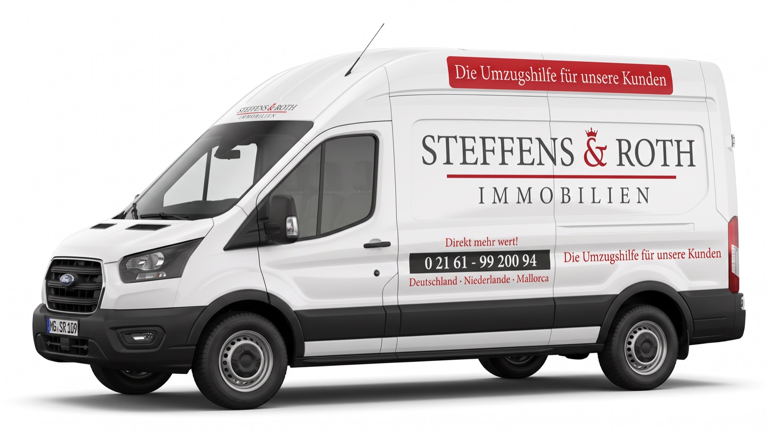 Umzugstransporter von Steffens & Roth mit Hochdach und der Aufschrift „Die Umzugshilfe für unsere Kunden“